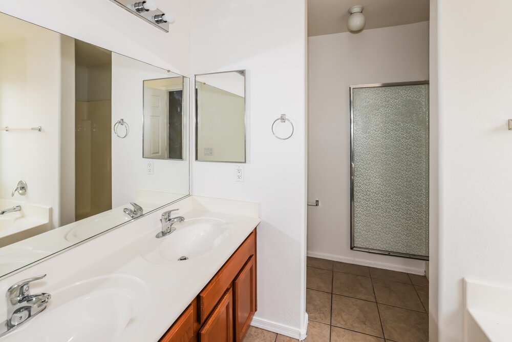 Building Photo - 8633 W Cordes Rd