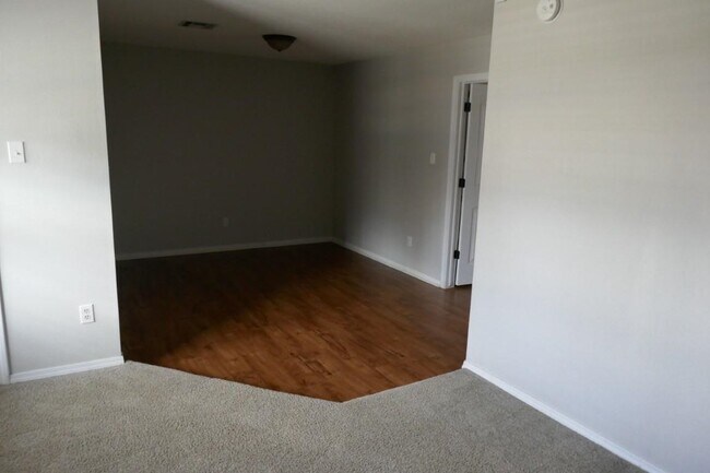 Building Photo - 2315 NE Village Dr