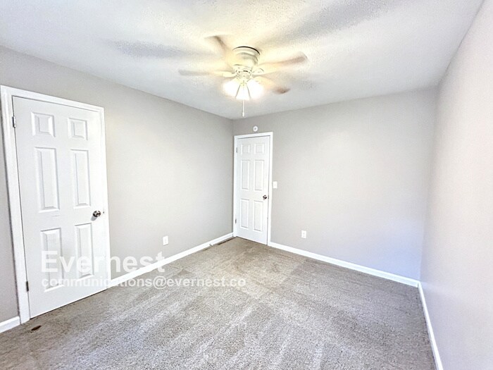 Building Photo - 8937 Tweeddale Dr