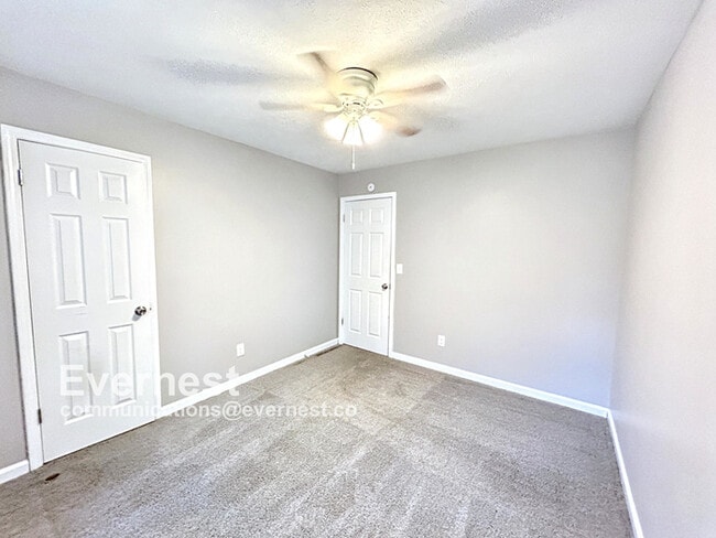 Building Photo - 8937 Tweeddale Dr