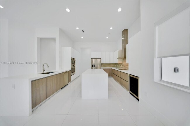 Building Photo - 10203 SW 136th St