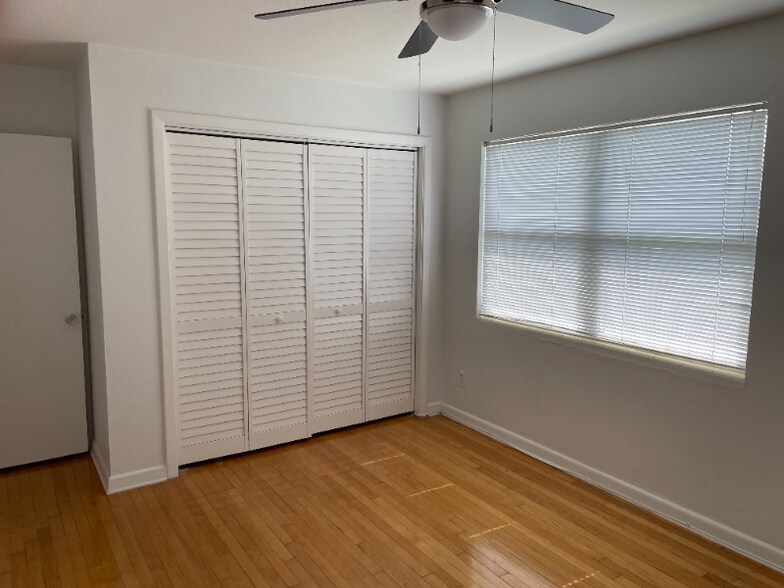 Building Photo - 301 Oleander St