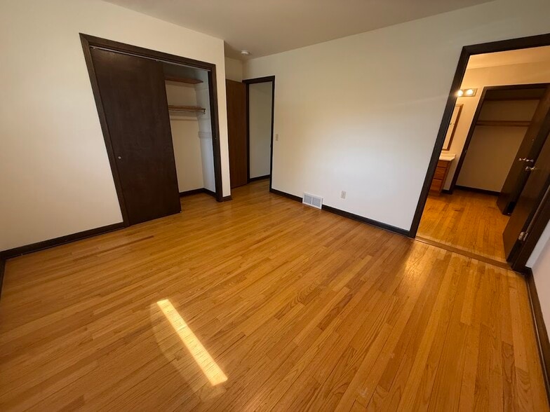 Building Photo - 299 Park St