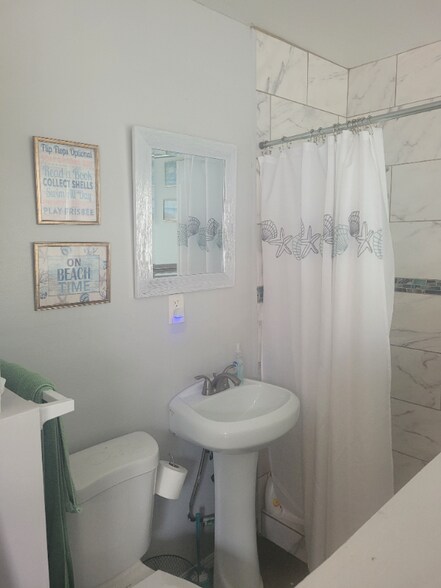 Building Photo - 8735 1/2 Harvard Blvd