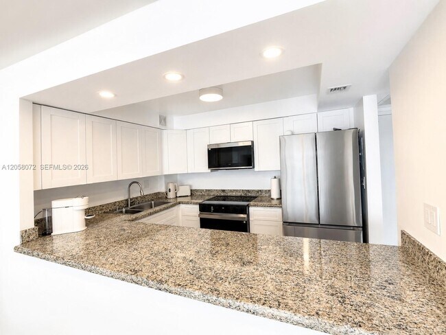 Building Photo - 5838 Collins Ave