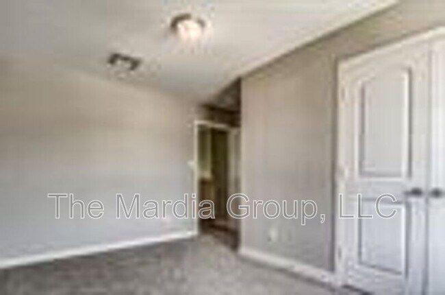 Building Photo - 3258 Wexford Dr