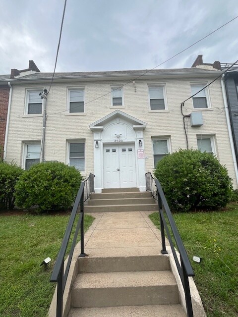 Building Photo - 3930 10th St NE