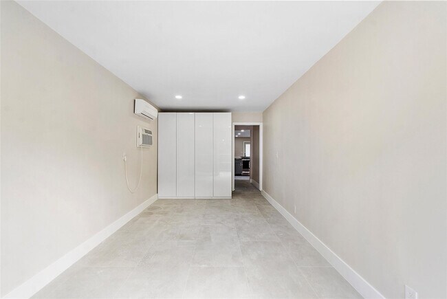 Building Photo - 828 Johnson St