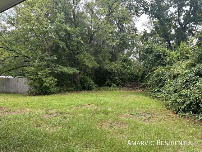 Building Photo - 833 Amye St