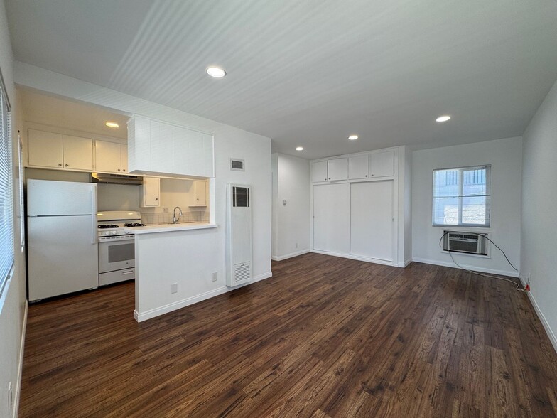 Interior Photo - 235 &amp; 237 W. Tujunga Ave.