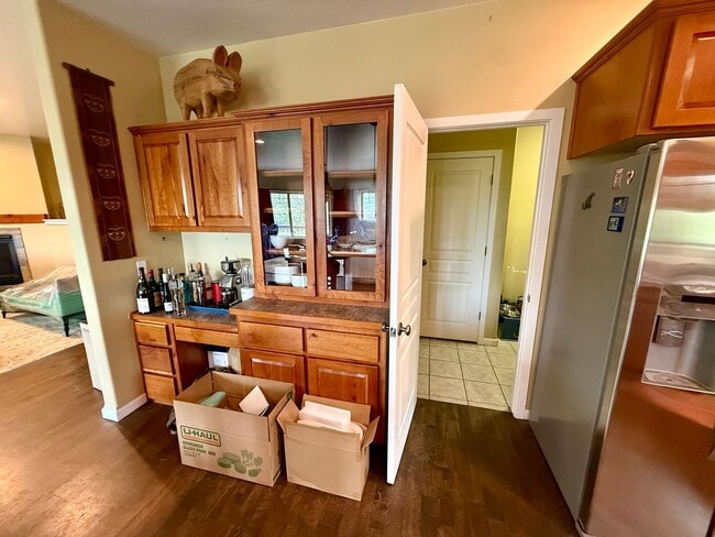 Building Photo - Spacious 4 Bed 3.5 Bath Home in Frenchtown!