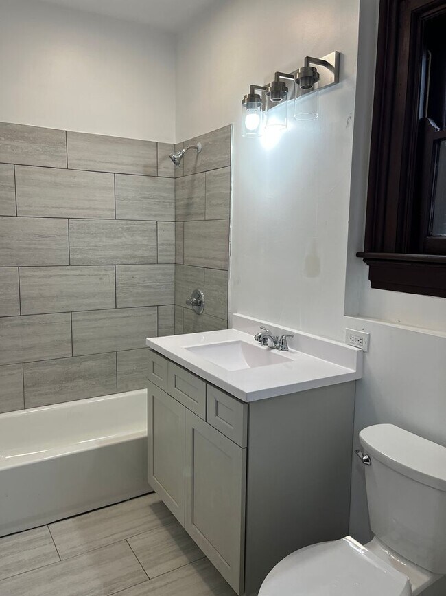 Building Photo - 1927 Scott St