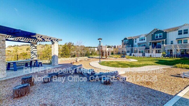 Building Photo - 221 Gambrel Cir