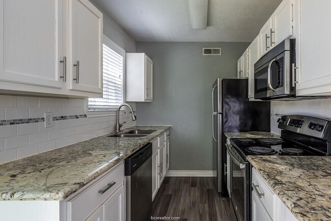 Building Photo - 804 Oran Cir