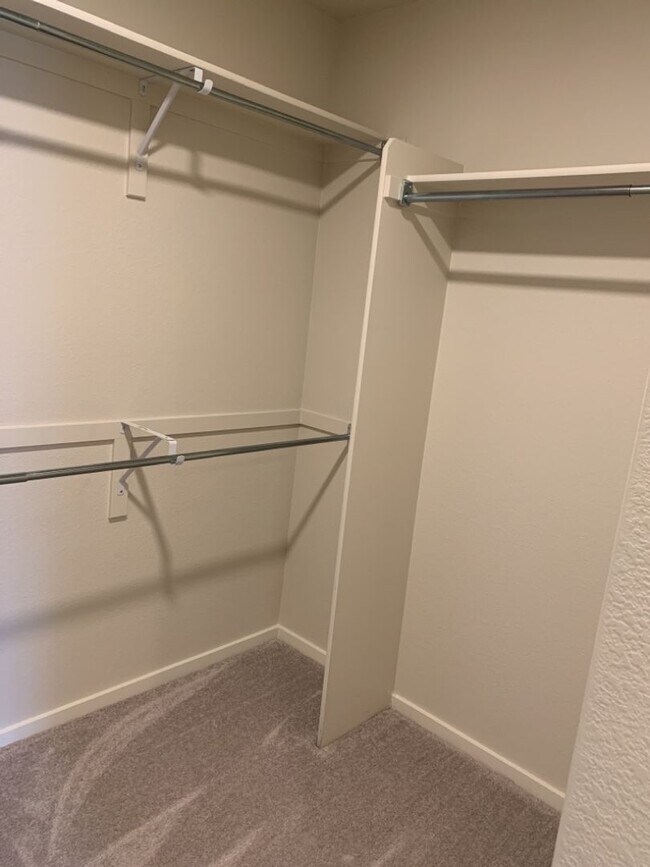 Building Photo - 3 Bed / 2.5 Bath Townhome with Attached Garage in NE Ft. Collins