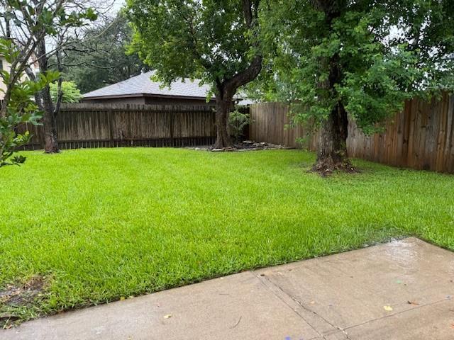 Building Photo - 3011 Meadowview Dr
