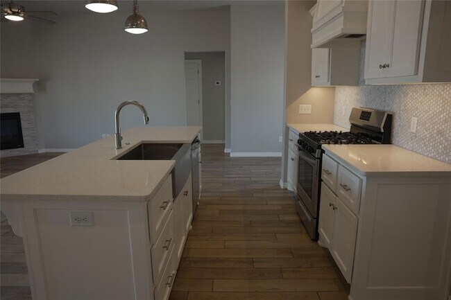 Building Photo - 5216 Bing Cir