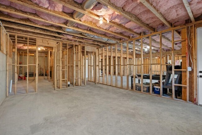 Building Photo - 568 Versailles Dr