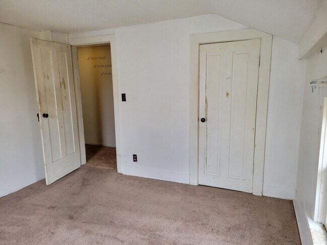 Building Photo - 2 Bedroom Duplex