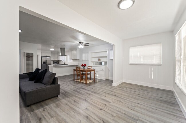 Building Photo - 1507 W 84th Pl