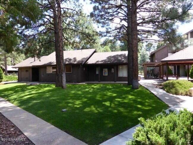 Building Photo - 1 Bed, 1 Bath. Condo! Next to the Heart of NAU Campus!  - Students & Cats OK!! NO Dogs! Avail. NOW!!