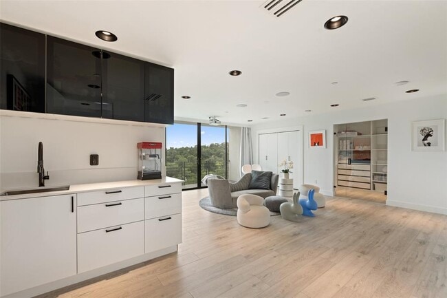 Building Photo - 1501 Ridgecrest Dr