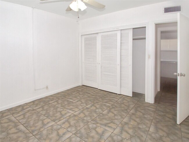 Building Photo - 2361 NE 10th St