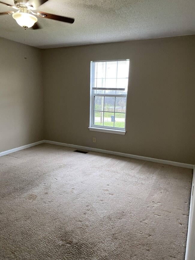Building Photo - 2070 Carneal Ln