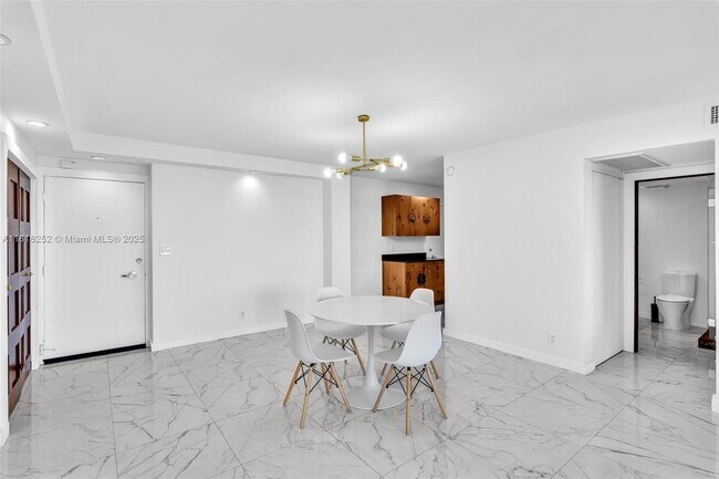 Building Photo - 6770 Indian Creek Dr