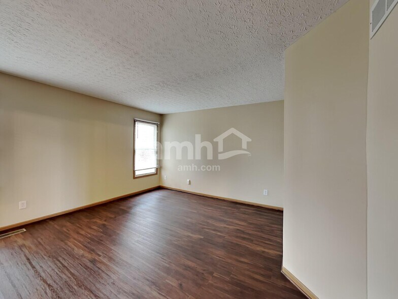 Building Photo - 1840 Pine Grove Pl