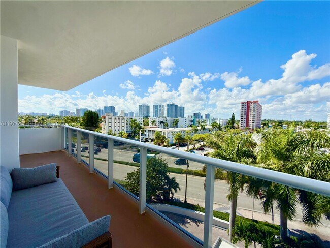 Building Photo - 3140 S Ocean Dr