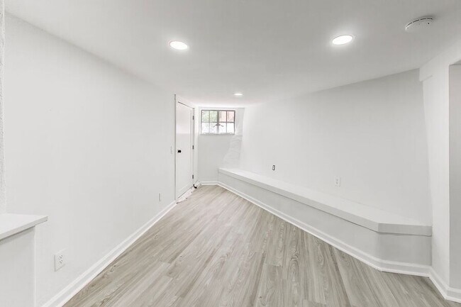 Building Photo - 7361 Claremont Ave