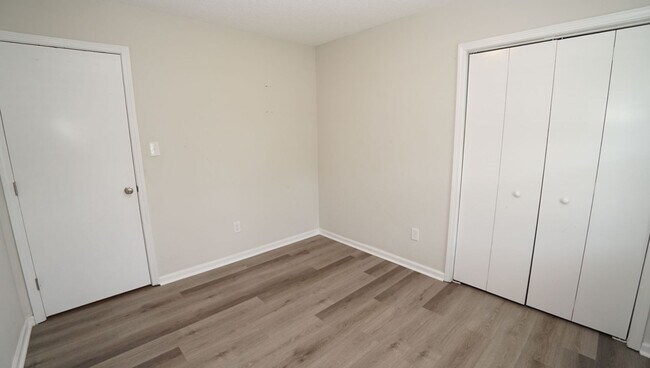 Building Photo - 116 Howell Dr