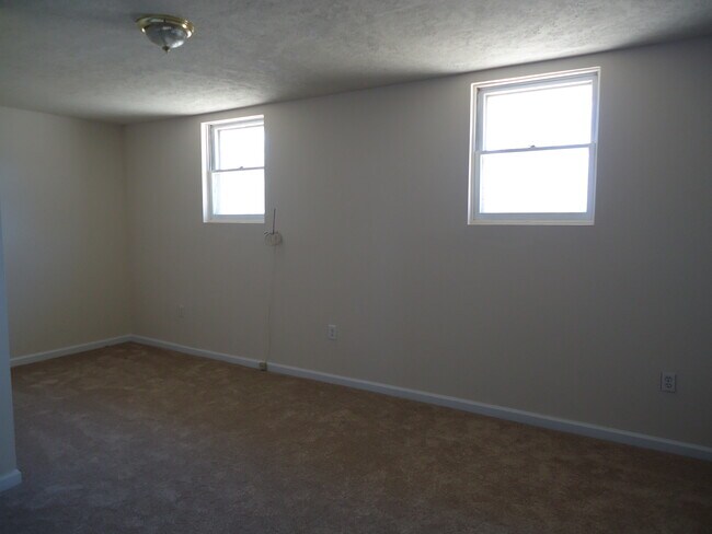 Building Photo - 105 Scenic Cir