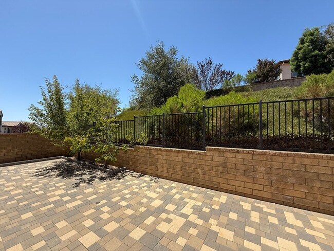 Building Photo - Stunning 4-Bedroom Home with Solar, EV Charger, and a Loft in Valencia