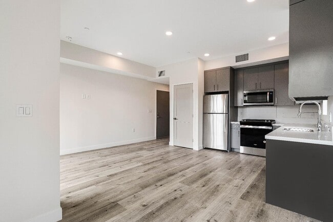 Building Photo - 3308 Mentone Ave