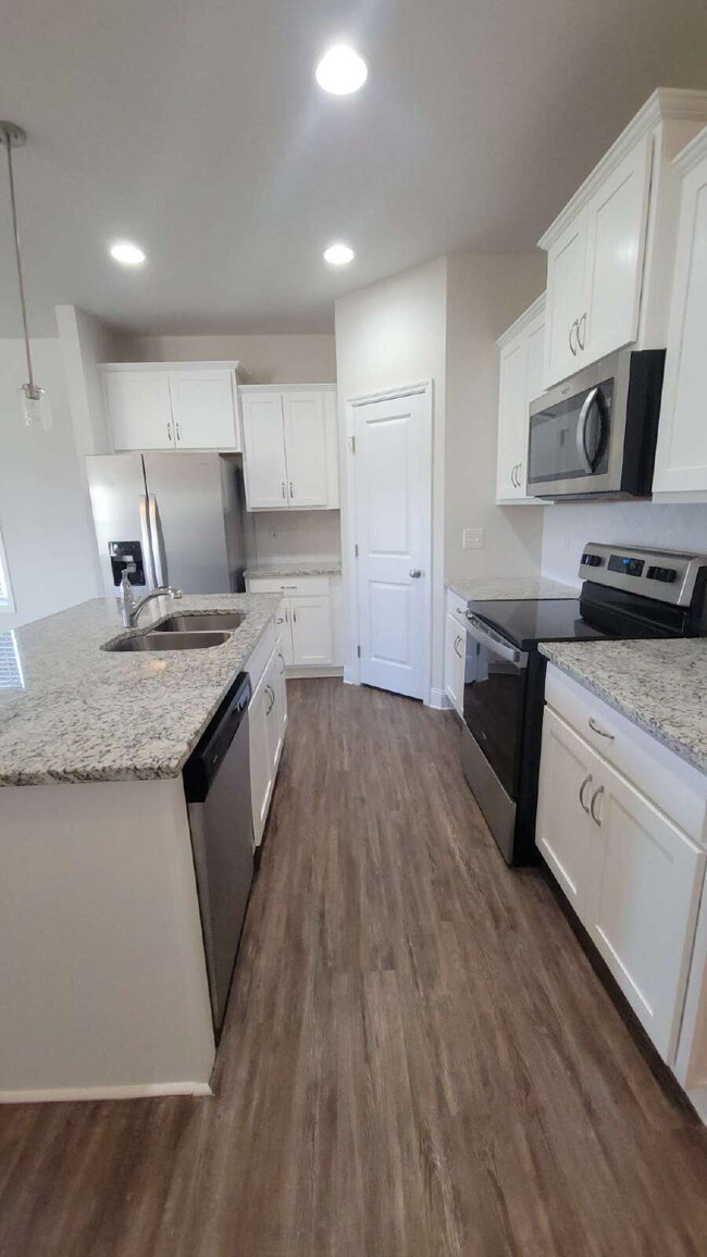 Building Photo - "Spacious 4-Bedroom Retreat with Modern Gr...