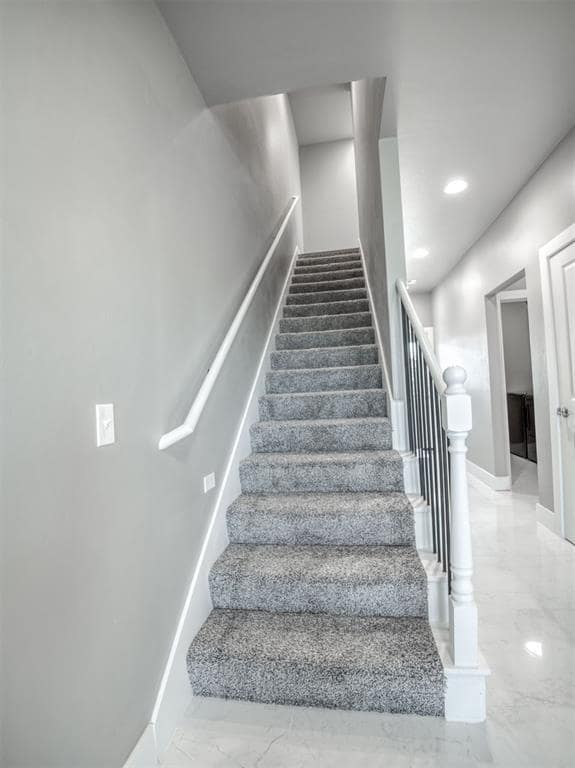 Building Photo - 609 Abadan Dr