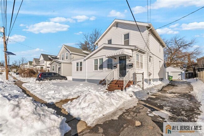 Building Photo - 34 Maple Ave