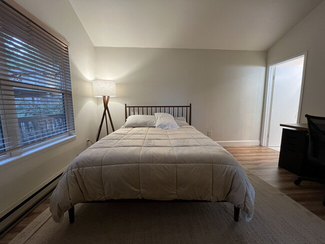 Building Photo - Newly Renovated 1Bd + 1Ba Condo in West Haven-Sylvan! No Stairs, Direct Access, Parking + Pool, S...