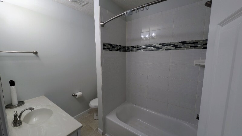 Building Photo - 2568 Vierling Dr E