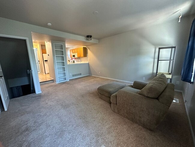 Building Photo - Beautiful 3 Bed 2.5 Bath Townhouse in NW F...
