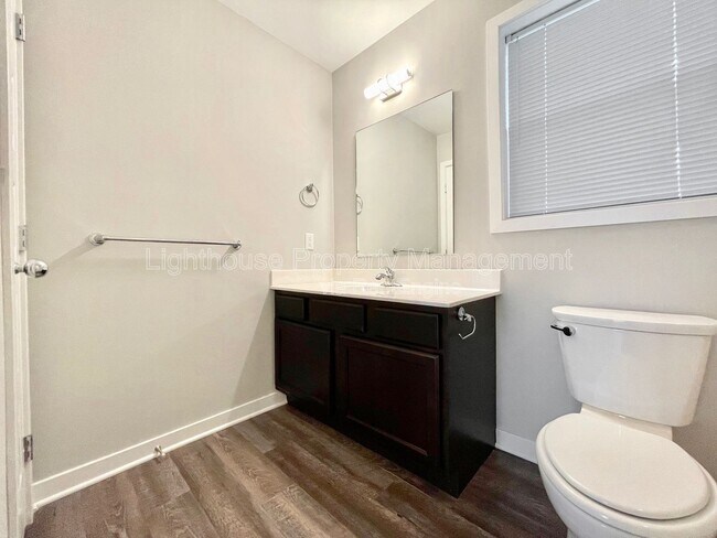 Building Photo - 303 Baldwin St