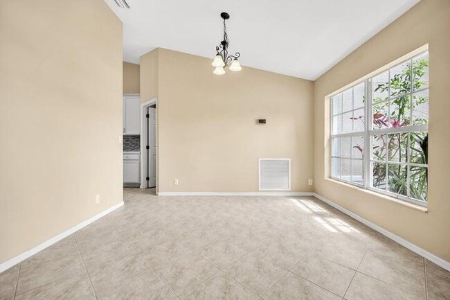 Building Photo - 1355 SW Porter Rd