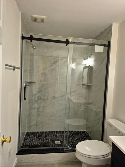 Building Photo - 4 Fieldstone Ct