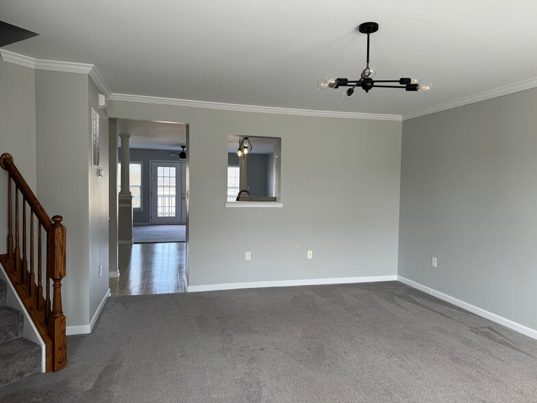 Building Photo - 15 Lombard Ln