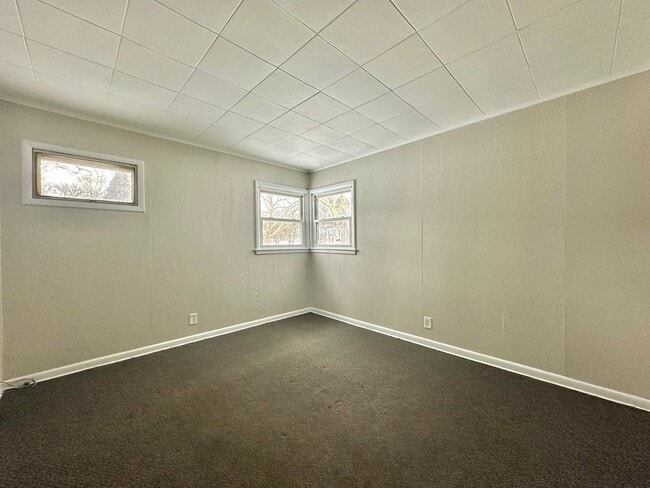 Building Photo - 833 Westmoreland Ave