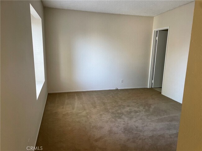 Building Photo - 844 Trinity Ln