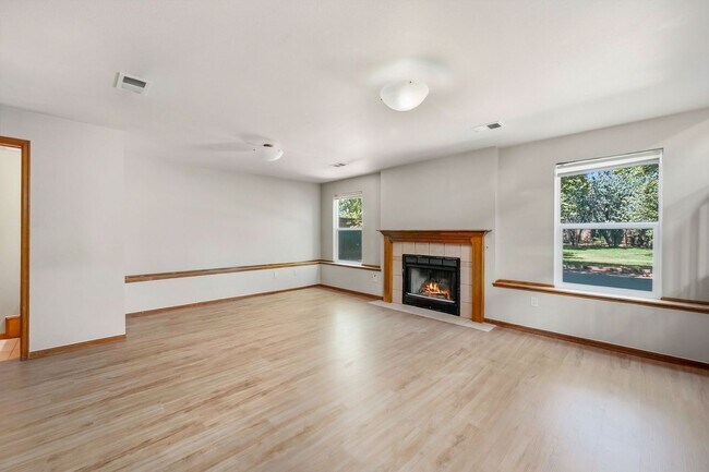 Building Photo - 2461 Hampshire Square