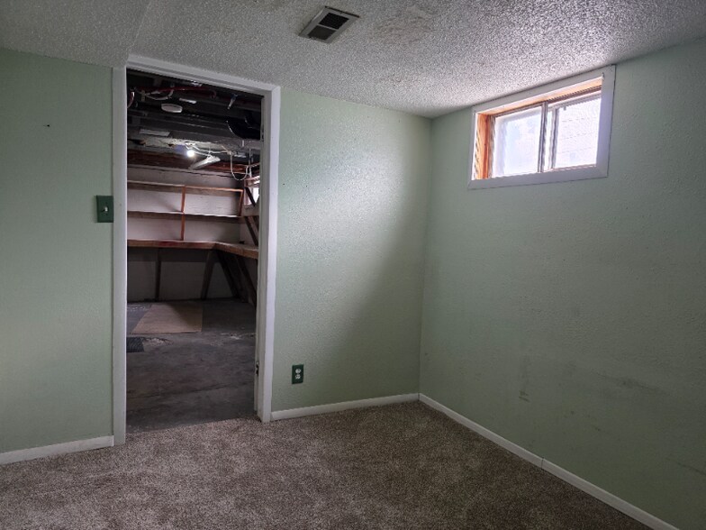 Building Photo - 251 Belford Ave